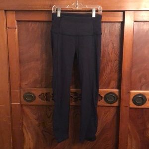 Lululemon navy crop legging w/ detail @ calf sz 4